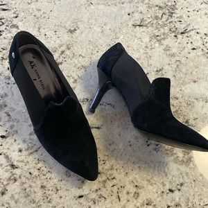 Anne Klein Black Suede 7 1/2 Shoes EUC